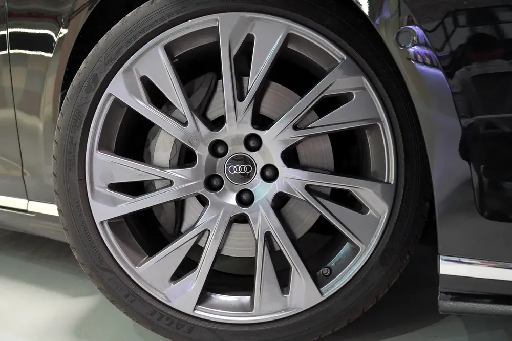 Audi A8 L 55 TFSI Quattro - 2022 - Image 13