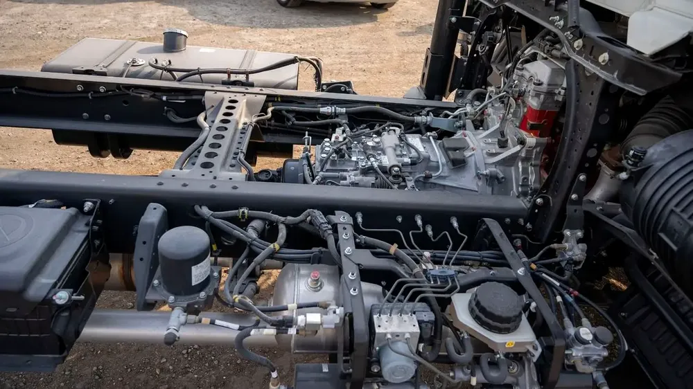 Hino 500 Series FD 1024 4X2 Truck Chassis with A/C 2024 - GCC Specs - Brand new - Image 12