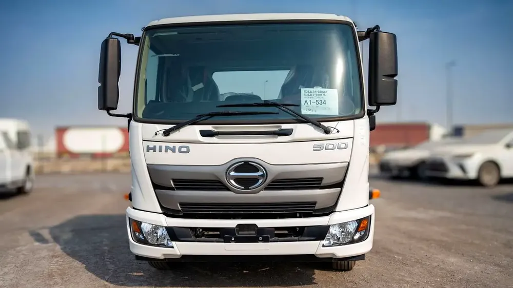 Hino 500 Series FD 1024 4X2 Truck Chassis with A/C 2024 - GCC Specs - Brand new - Image 4