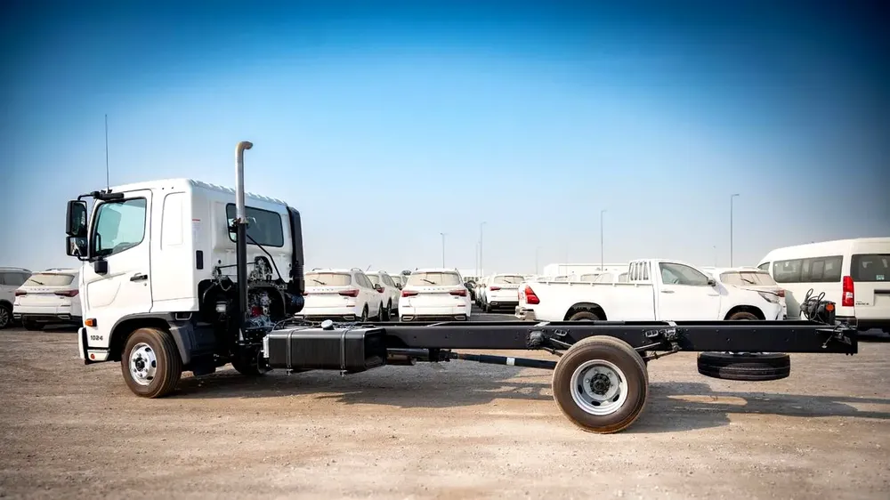 Hino 500 Series FD 1024 4X2 Truck Chassis with A/C 2024 - GCC Specs - Brand new - Image 5