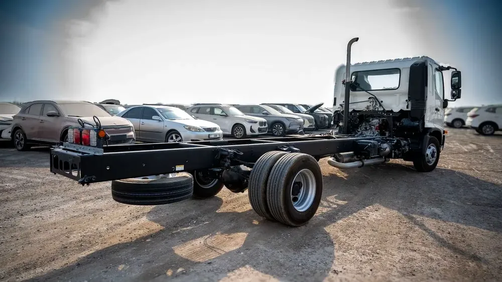 Hino 500 Series FD 1024 4X2 Truck Chassis with A/C 2024 - GCC Specs - Brand new - Image 7