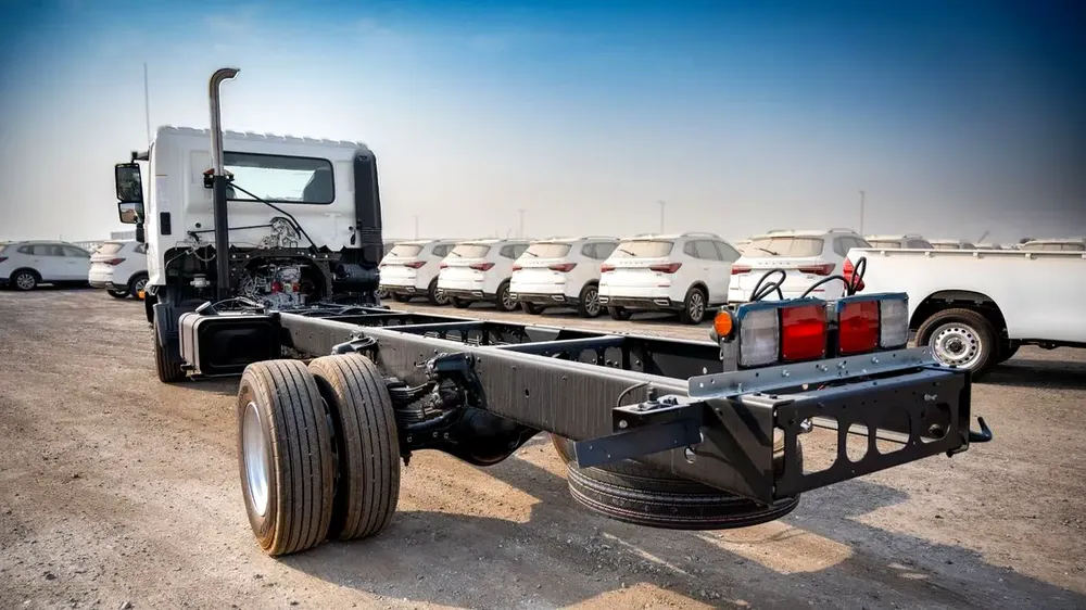 Hino 500 Series FD 1024 4X2 Truck Chassis with A/C 2024 - GCC Specs - Brand new - Image 9