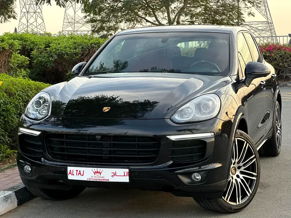 PORSCHE CAYENNE PLATINUM EDITION 2017 GCC LOW MILEAGE FULL SERVICE HISTORY NO ACCIDENTS - Image 4