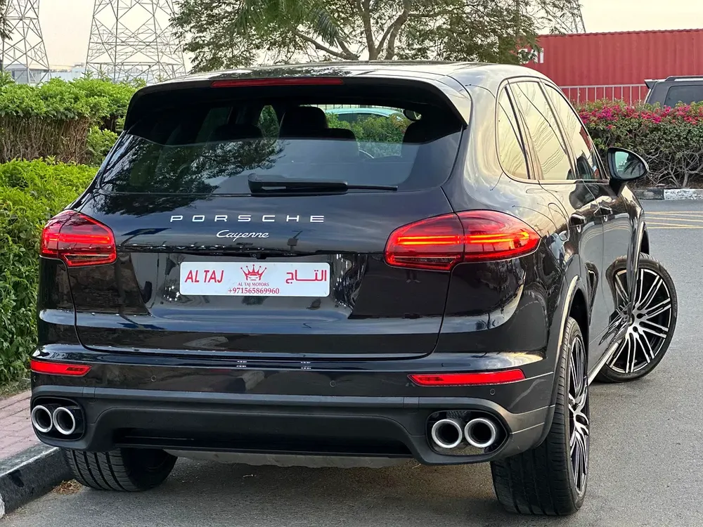 PORSCHE CAYENNE PLATINUM EDITION 2017 GCC LOW MILEAGE FULL SERVICE HISTORY NO ACCIDENTS - Image 6