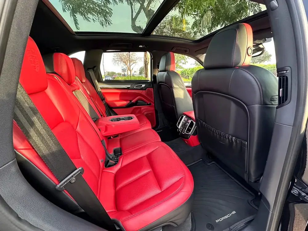 PORSCHE CAYENNE PLATINUM EDITION 2017 GCC LOW MILEAGE FULL SERVICE HISTORY NO ACCIDENTS - Image 7