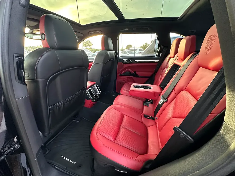 PORSCHE CAYENNE PLATINUM EDITION 2017 GCC LOW MILEAGE FULL SERVICE HISTORY NO ACCIDENTS - Image 8