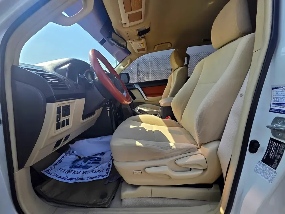 Toyota prado // Gcc space // Cylinder 4 // No Accident // no reprint // Good conditions - Image 10