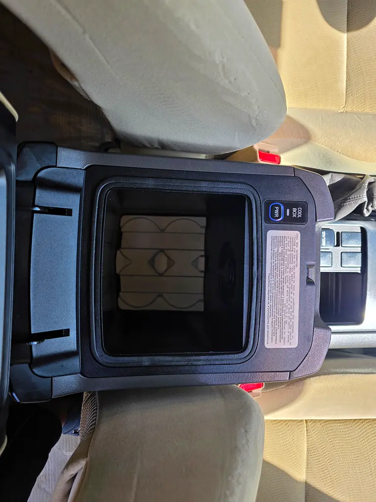 Toyota prado // Gcc space // Cylinder 4 // No Accident // no reprint // Good conditions - Image 11