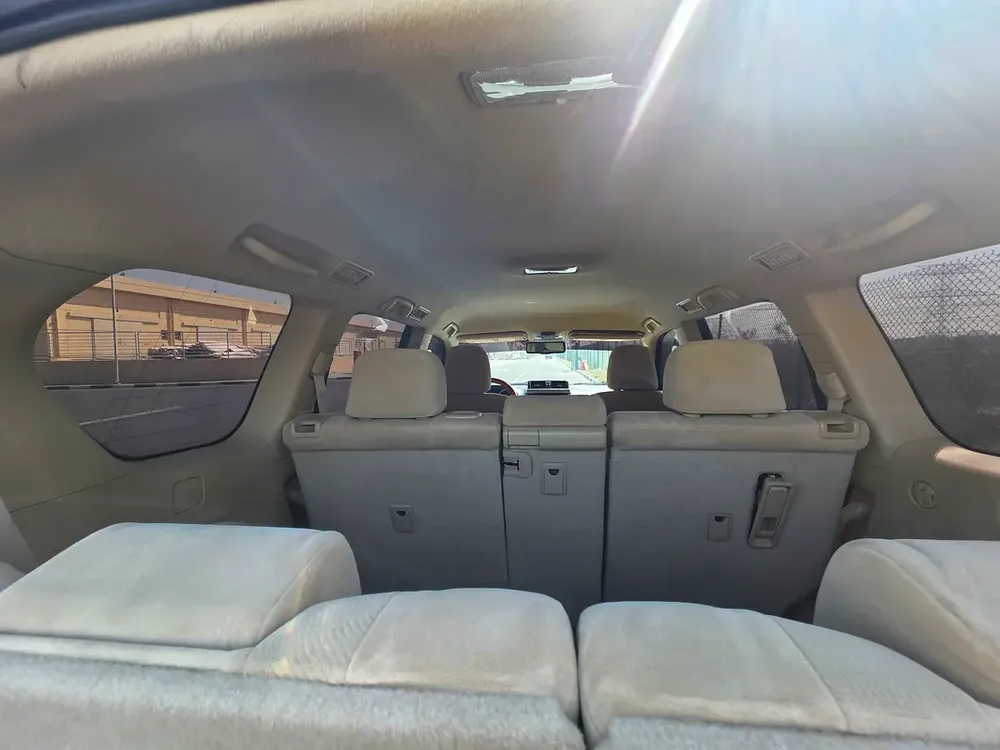 Toyota prado // Gcc space // Cylinder 4 // No Accident // no reprint // Good conditions - Image 4