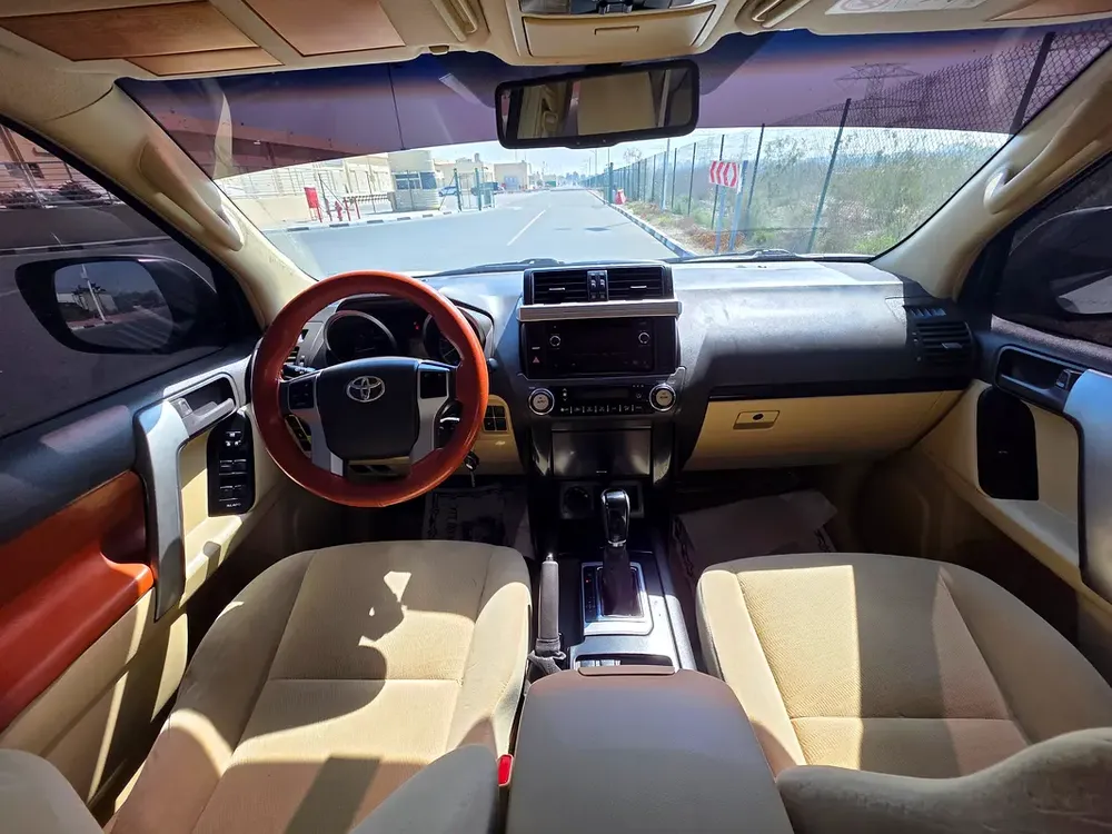 Toyota prado // Gcc space // Cylinder 4 // No Accident // no reprint // Good conditions - Image 5