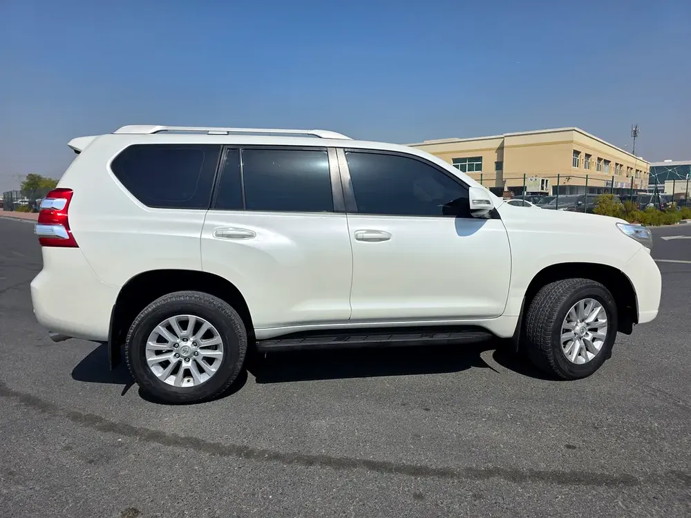 Toyota prado // Gcc space // Cylinder 4 // No Accident // no reprint // Good conditions - Image 6