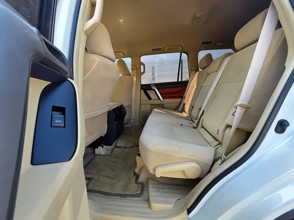 Toyota prado // Gcc space // Cylinder 4 // No Accident // no reprint // Good conditions - Image 7