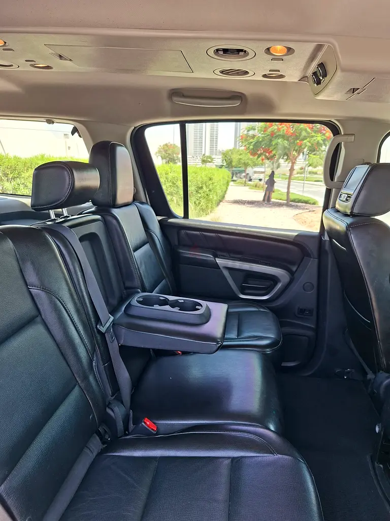 2015 Nissan Armada LE V8 GCC Specification Full Nissan Service History No Accidents Original 2 Keys - Image 11