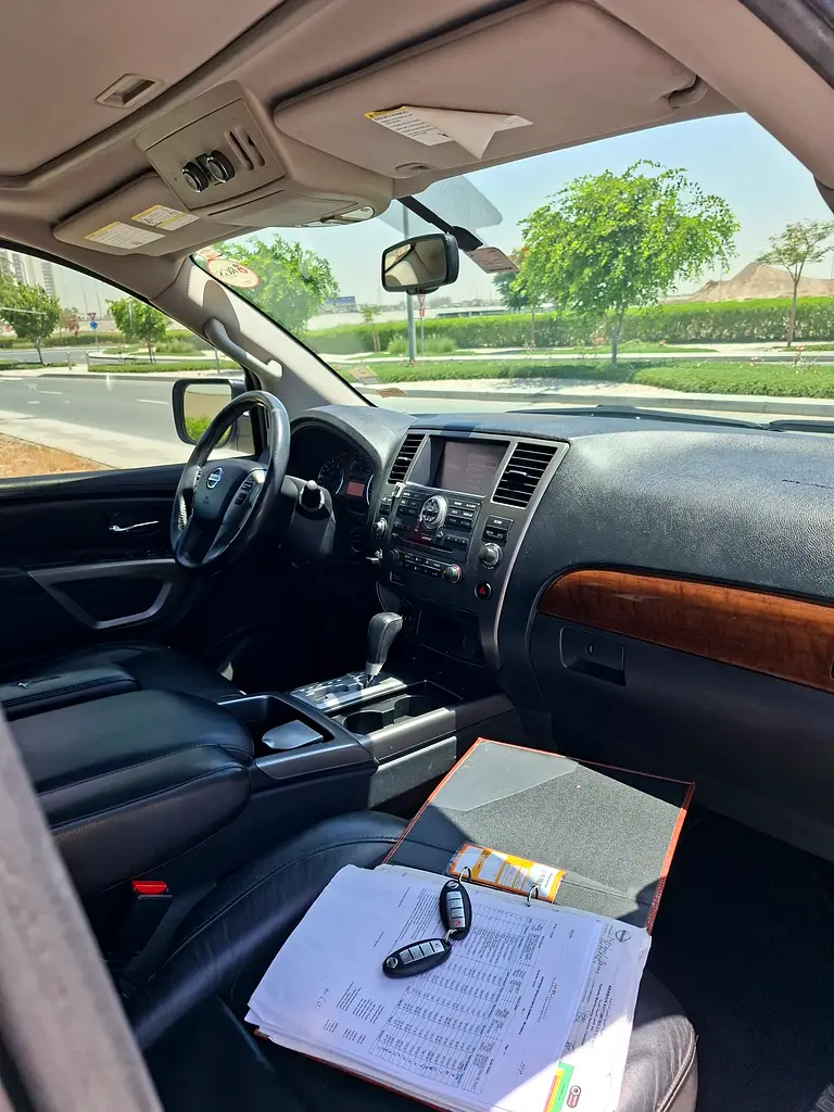 2015 Nissan Armada LE V8 GCC Specification Full Nissan Service History No Accidents Original 2 Keys - Image 12