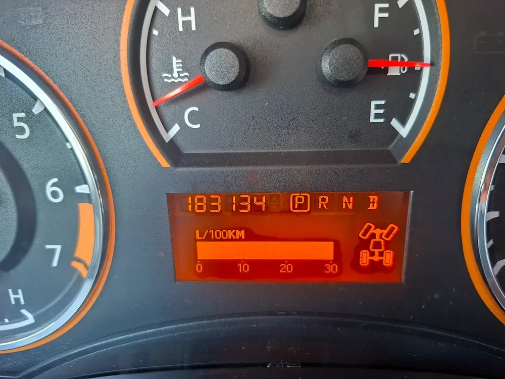 2015 Nissan Armada LE V8 GCC Specification Full Nissan Service History No Accidents Original 2 Keys - Image 14