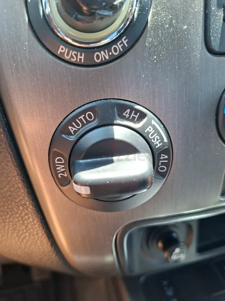 2015 Nissan Armada LE V8 GCC Specification Full Nissan Service History No Accidents Original 2 Keys - Image 17