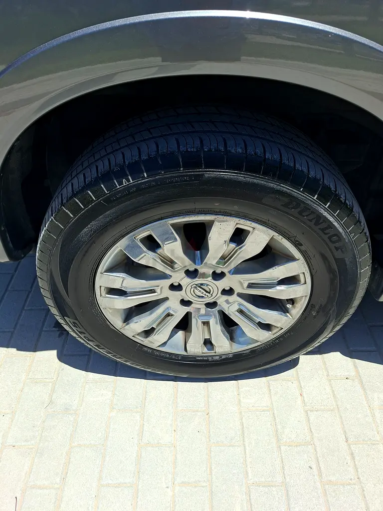 2015 Nissan Armada LE V8 GCC Specification Full Nissan Service History No Accidents Original 2 Keys - Image 6