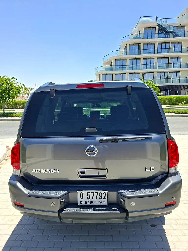 2015 Nissan Armada LE V8 GCC Specification Full Nissan Service History No Accidents Original 2 Keys - Image 8