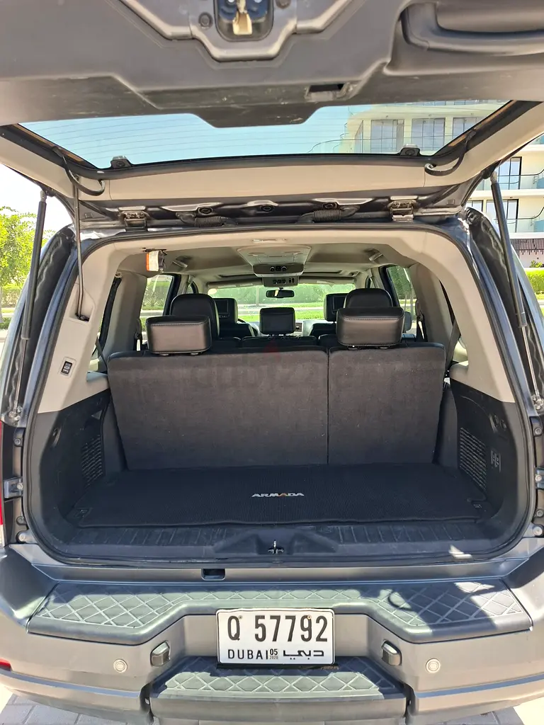 2015 Nissan Armada LE V8 GCC Specification Full Nissan Service History No Accidents Original 2 Keys - Image 9