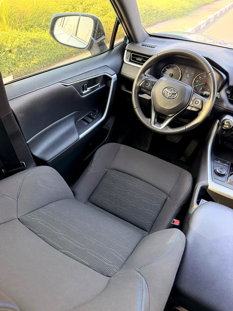 2022 Toyota RAV4 SE  4x4  - Well Maintained Full Option - Image 16