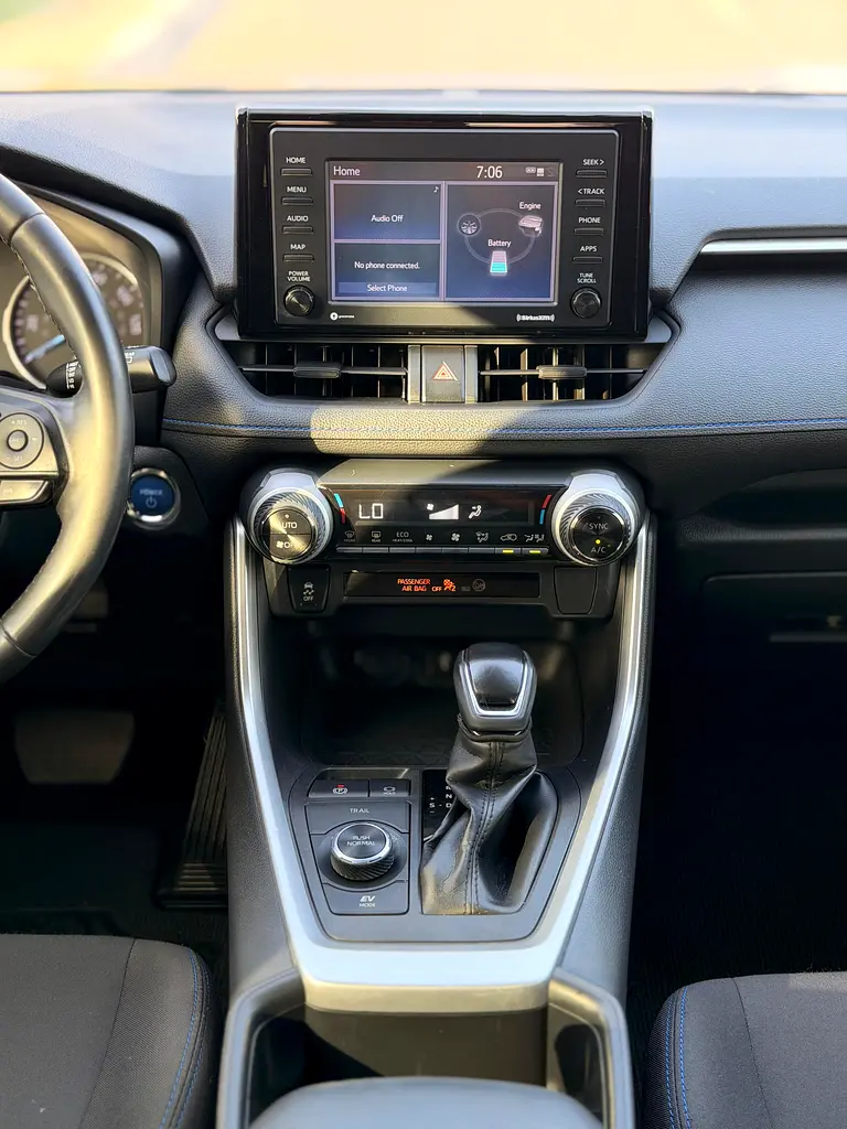 2022 Toyota RAV4 SE  4x4  - Well Maintained Full Option - Image 6