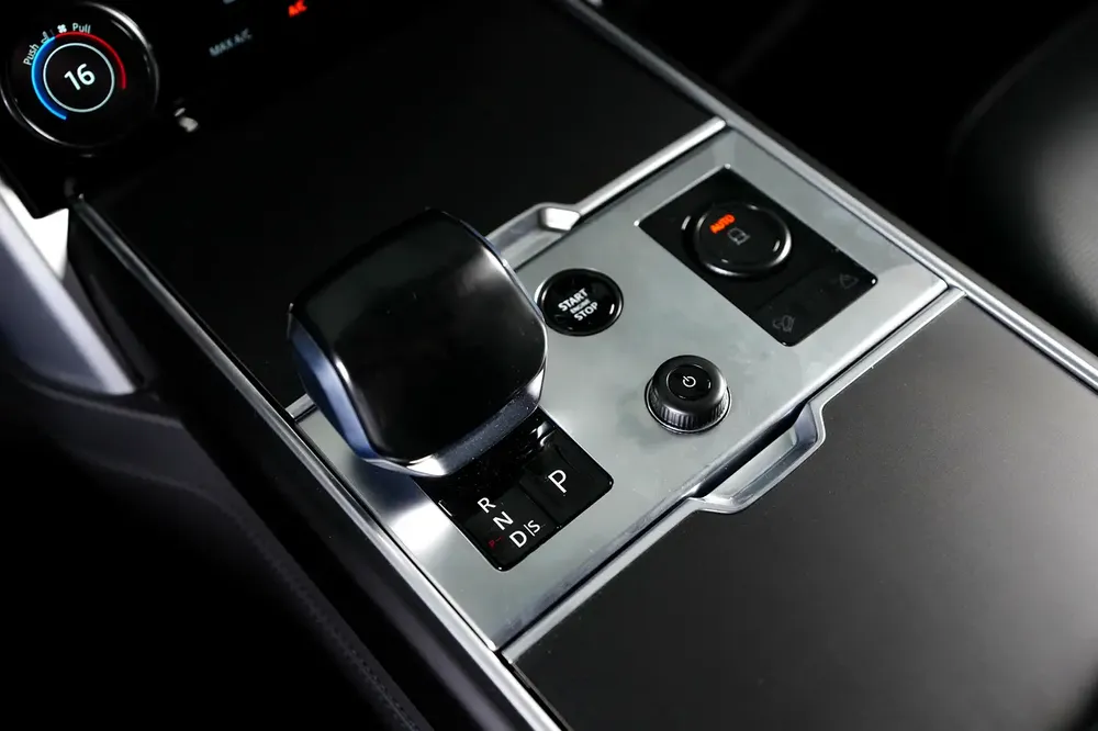 Range Rover  SV-GCC-Land Rover Full Service History-Land Rover warranty and service package - Image 17