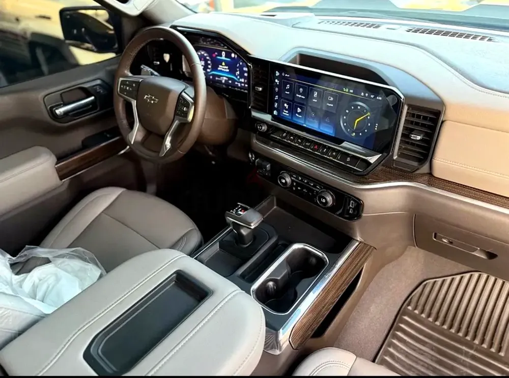 2023 Chevrolet Silverado 1500 LT Trail Boss - GCC Specs - Like New! - Image 7