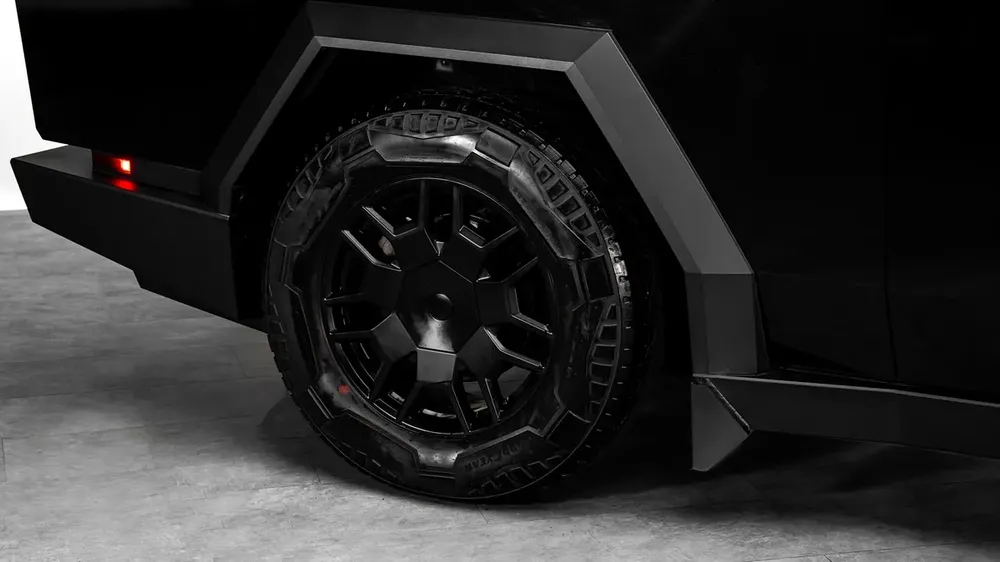 Tesla Cybertruck Cyberbeast Foundation Series - 2024  - American Specs - Image 17