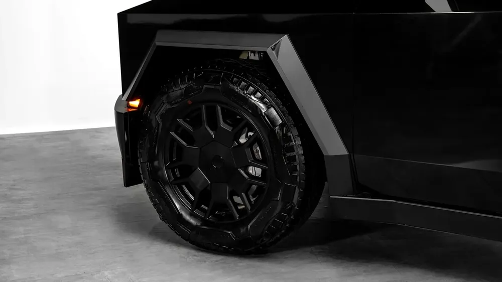 Tesla Cybertruck Cyberbeast Foundation Series - 2024  - American Specs - Image 4