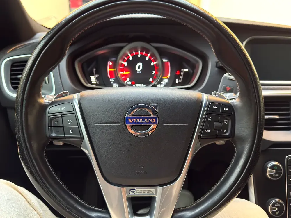 GULF SPECS 2016 VOLVO V40 T5 R-DESIGN 2.0LITRE V4 TURBO-CHARGED (AGENCY MAINTAINED TILL-DATE) - Image 13