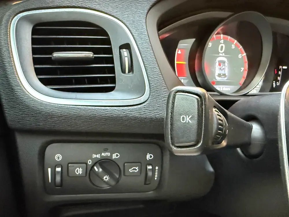 GULF SPECS 2016 VOLVO V40 T5 R-DESIGN 2.0LITRE V4 TURBO-CHARGED (AGENCY MAINTAINED TILL-DATE) - Image 15