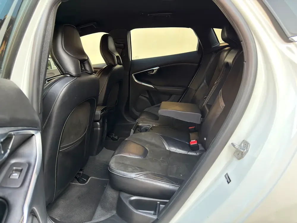 GULF SPECS 2016 VOLVO V40 T5 R-DESIGN 2.0LITRE V4 TURBO-CHARGED (AGENCY MAINTAINED TILL-DATE) - Image 16