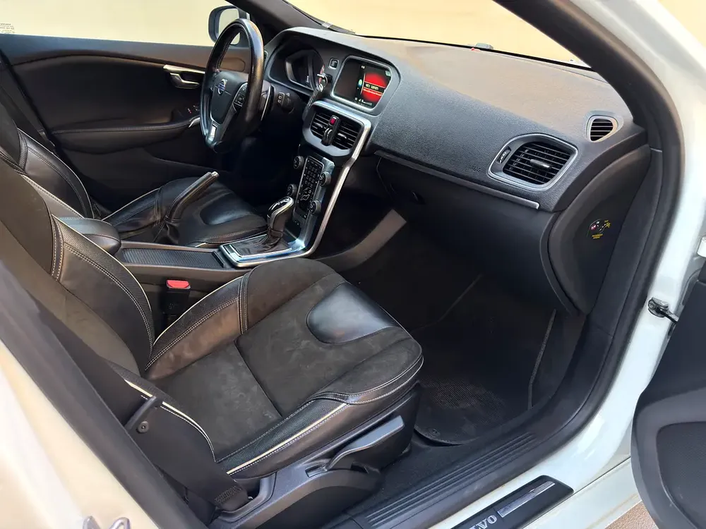 GULF SPECS 2016 VOLVO V40 T5 R-DESIGN 2.0LITRE V4 TURBO-CHARGED (AGENCY MAINTAINED TILL-DATE) - Image 19