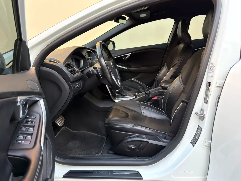 GULF SPECS 2016 VOLVO V40 T5 R-DESIGN 2.0LITRE V4 TURBO-CHARGED (AGENCY MAINTAINED TILL-DATE) - Image 9