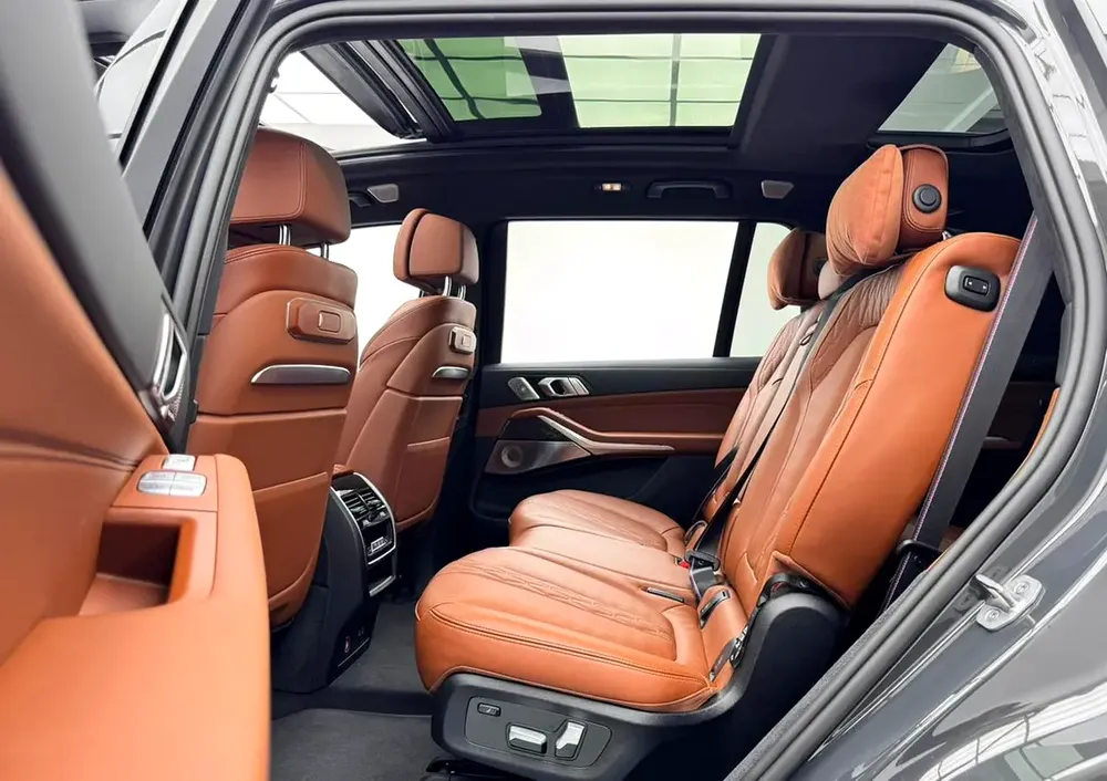 2024 BMW X7 M60i, 2029 BMW Warranty + Service Pack, Full BMW Service History, Low Km, GCC - Image 16