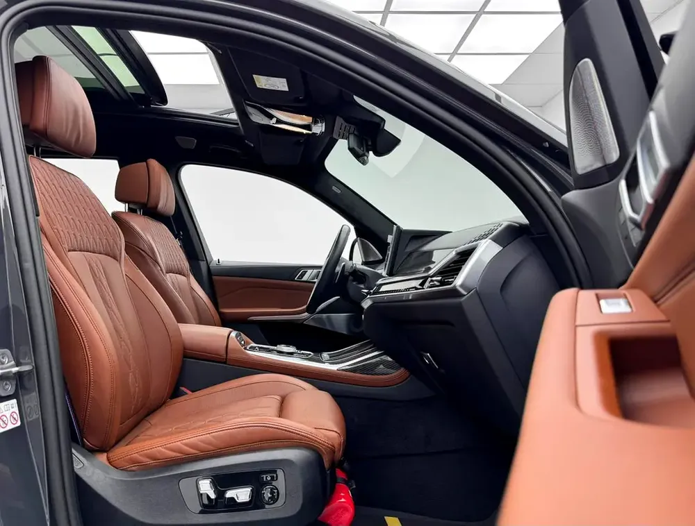 2024 BMW X7 M60i, 2029 BMW Warranty + Service Pack, Full BMW Service History, Low Km, GCC - Image 9