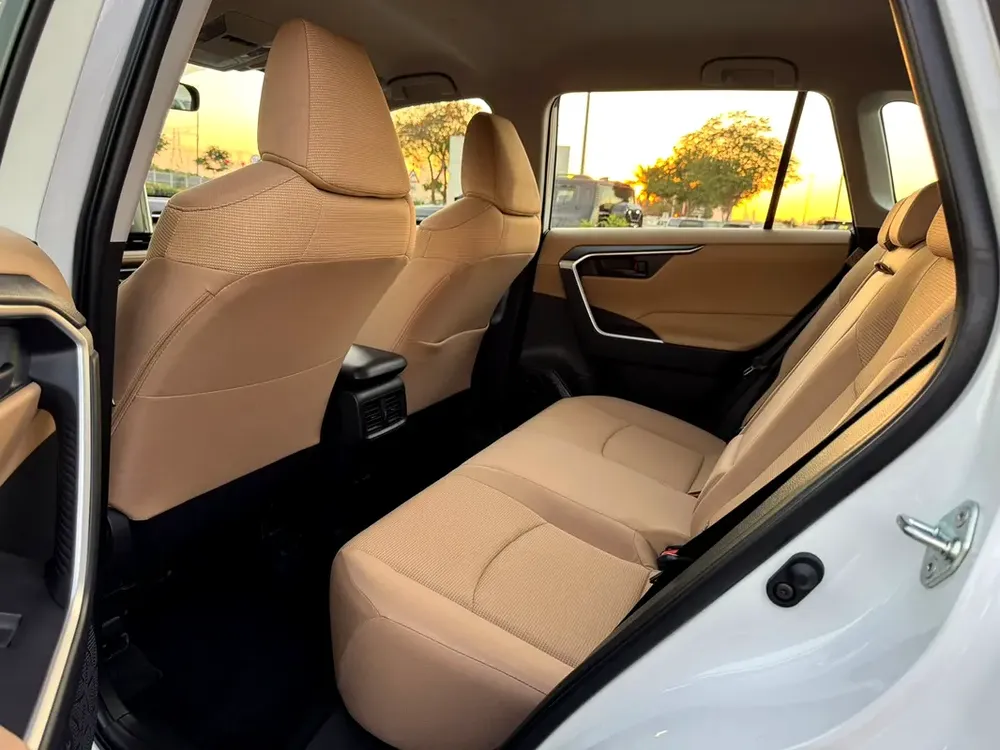 Toyota RAV4 EX No Accident Original Paint Model 2025 GCC Mid Options Excellent Conditions. - Image 12