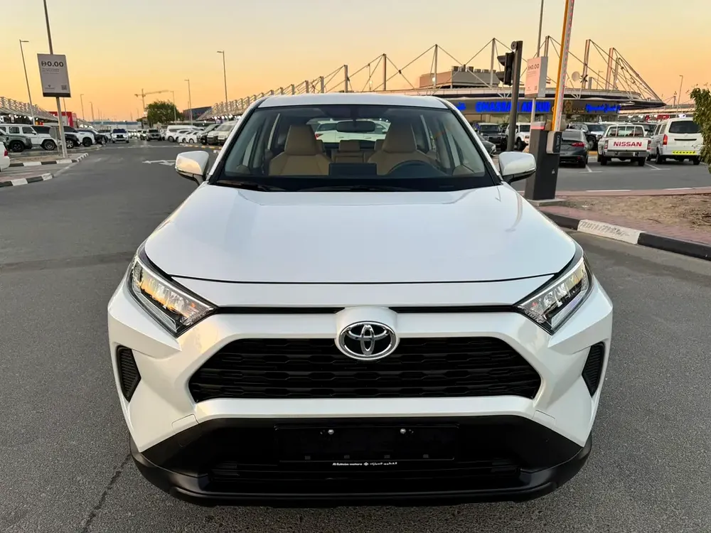 Toyota RAV4 EX No Accident Original Paint Model 2025 GCC Mid Options Excellent Conditions. - Image 4