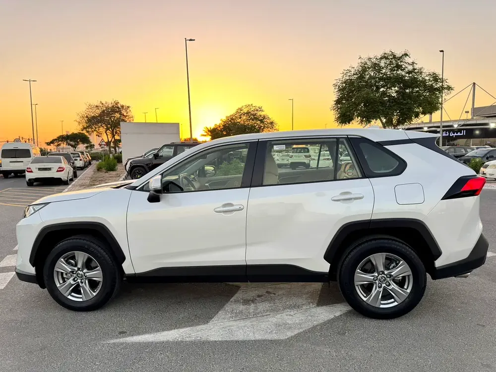 Toyota RAV4 EX No Accident Original Paint Model 2025 GCC Mid Options Excellent Conditions. - Image 6