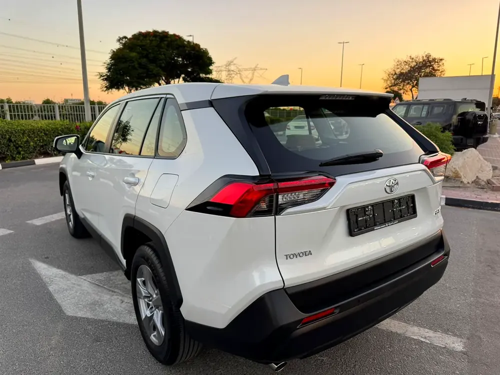 Toyota RAV4 EX No Accident Original Paint Model 2025 GCC Mid Options Excellent Conditions. - Image 9