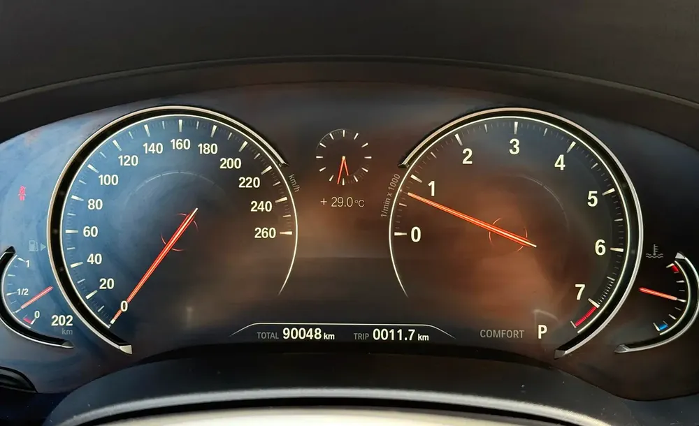 2018 BMW 520i M Kit GCC Low Mileage Full Service History AGMC - Image 10