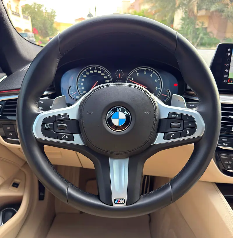 2018 BMW 520i M Kit GCC Low Mileage Full Service History AGMC - Image 11