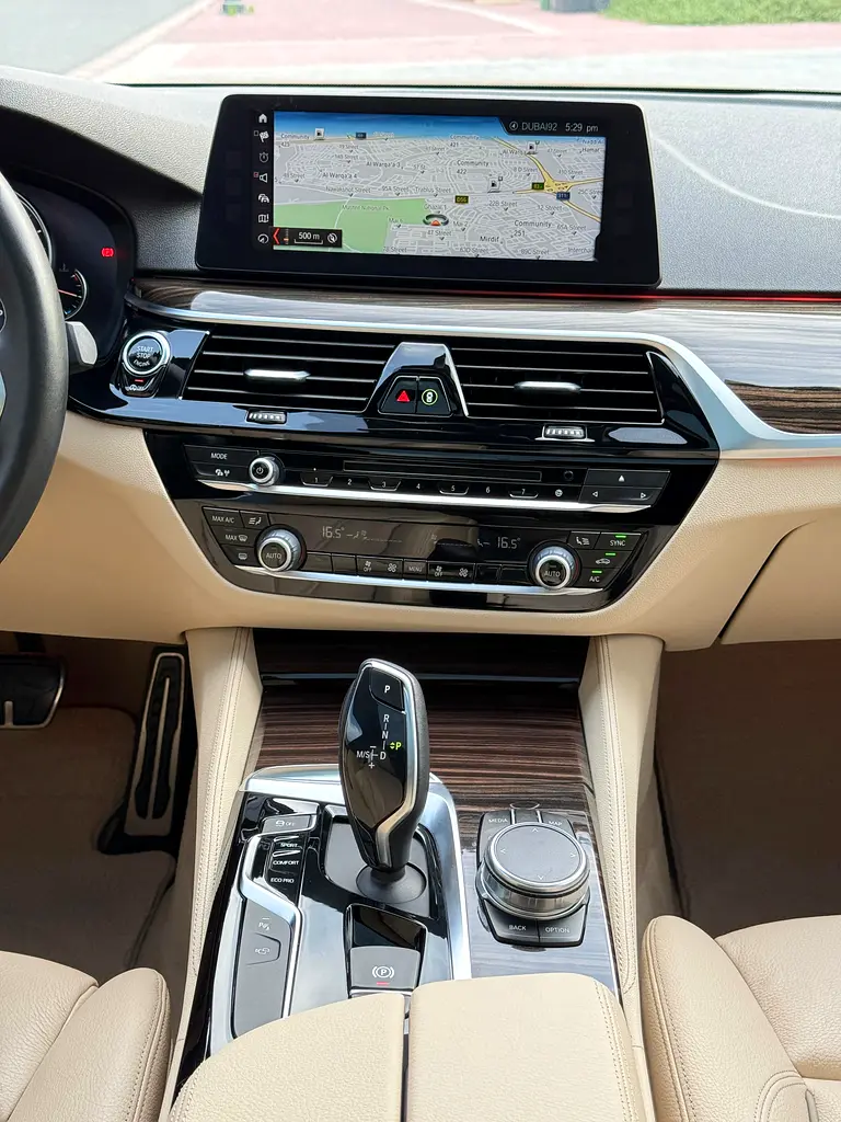 2018 BMW 520i M Kit GCC Low Mileage Full Service History AGMC - Image 12