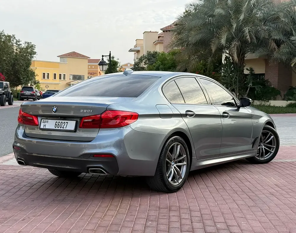 2018 BMW 520i M Kit GCC Low Mileage Full Service History AGMC - Image 4