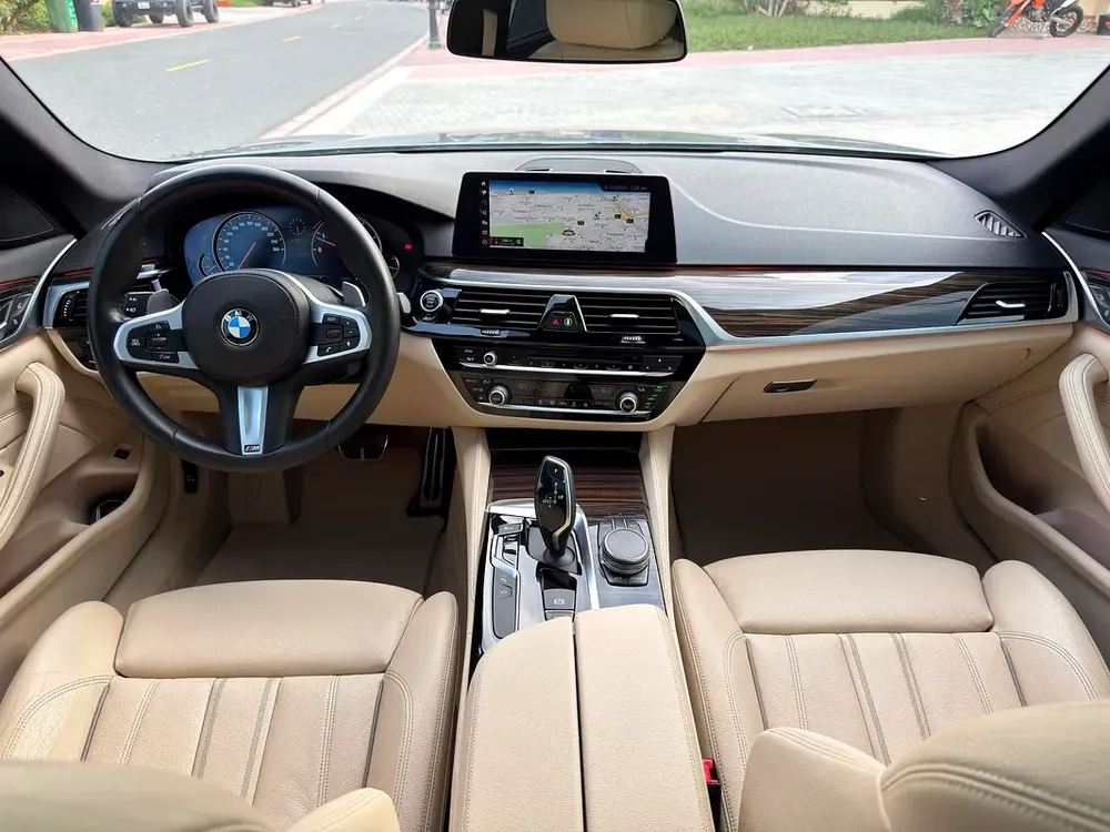 2018 BMW 520i M Kit GCC Low Mileage Full Service History AGMC - Image 9