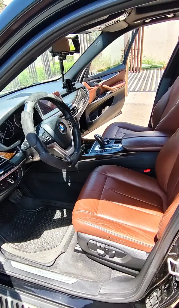 BMW 5-Series 2014 GCC Specs -Good condition, well Maintained, single lady driven,  company maintaine - Image 5