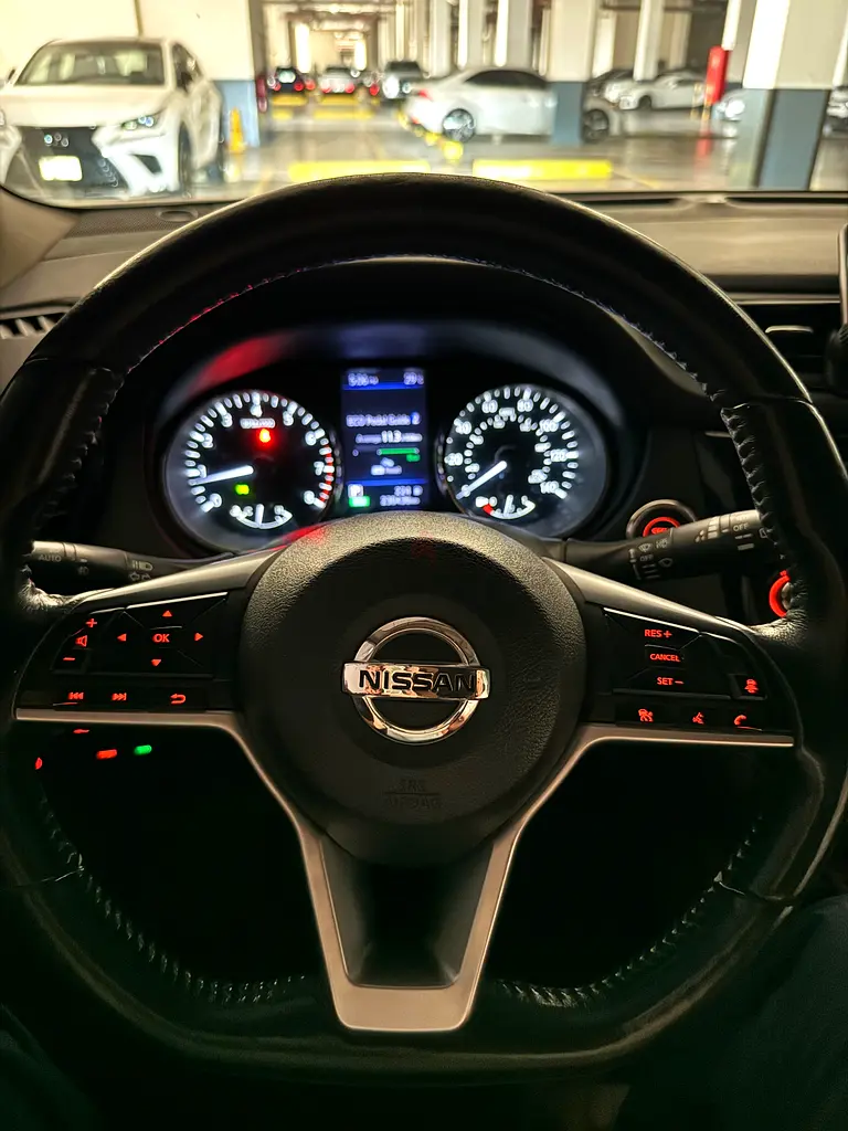 Nissan Rogue SV - RTA Test passed - Ready to drive - Image 10