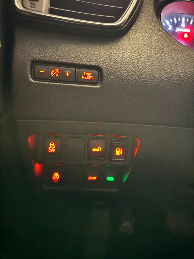 Nissan Rogue SV - RTA Test passed - Ready to drive - Image 11