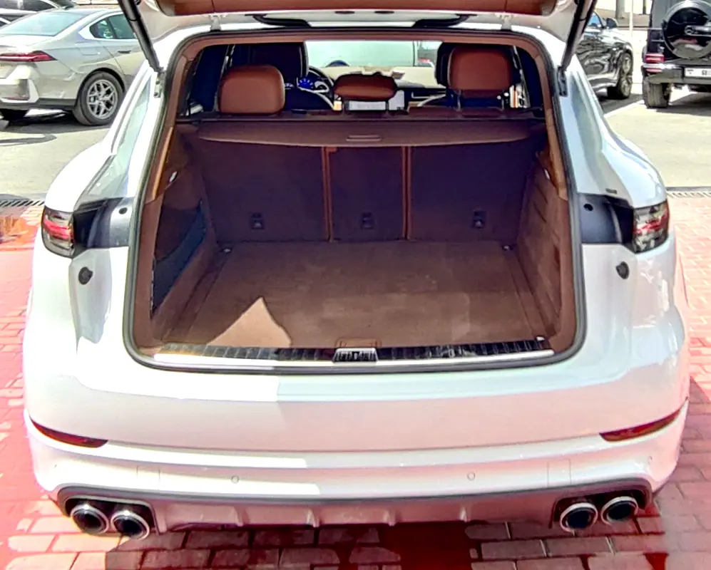 Porsche Cayenne SUV 3.6L Original paint 2020 GCC - Image 8