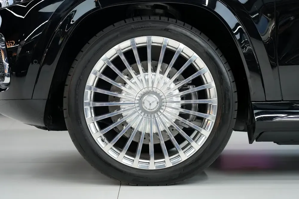 Mercedes-Maybach GLS 600 | 2026 GCC 0 km | Agency Warranty | V8 - Image 6